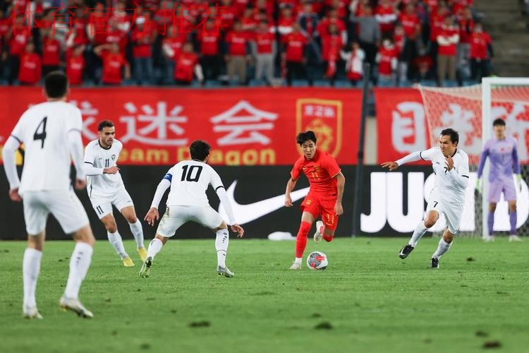 中国男足友谊赛1:2乌兹别克斯坦队 韦世豪破门 中国男足友谊赛1:2乌兹别克斯坦队 韦世豪破门